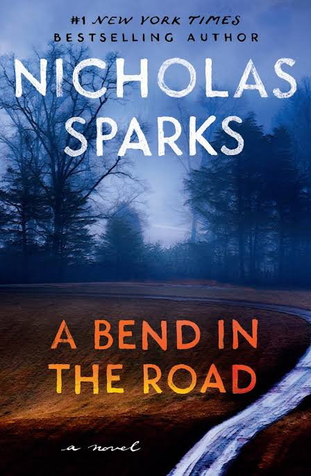 Book cover of 'A Bend in the Road' by Nicholas Sparks with a road and trees in the background.