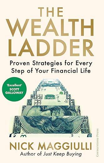 Book cover of 'The Wealth Ladder' by Nick Maggiulli with dollar bills on a white background. book in BD