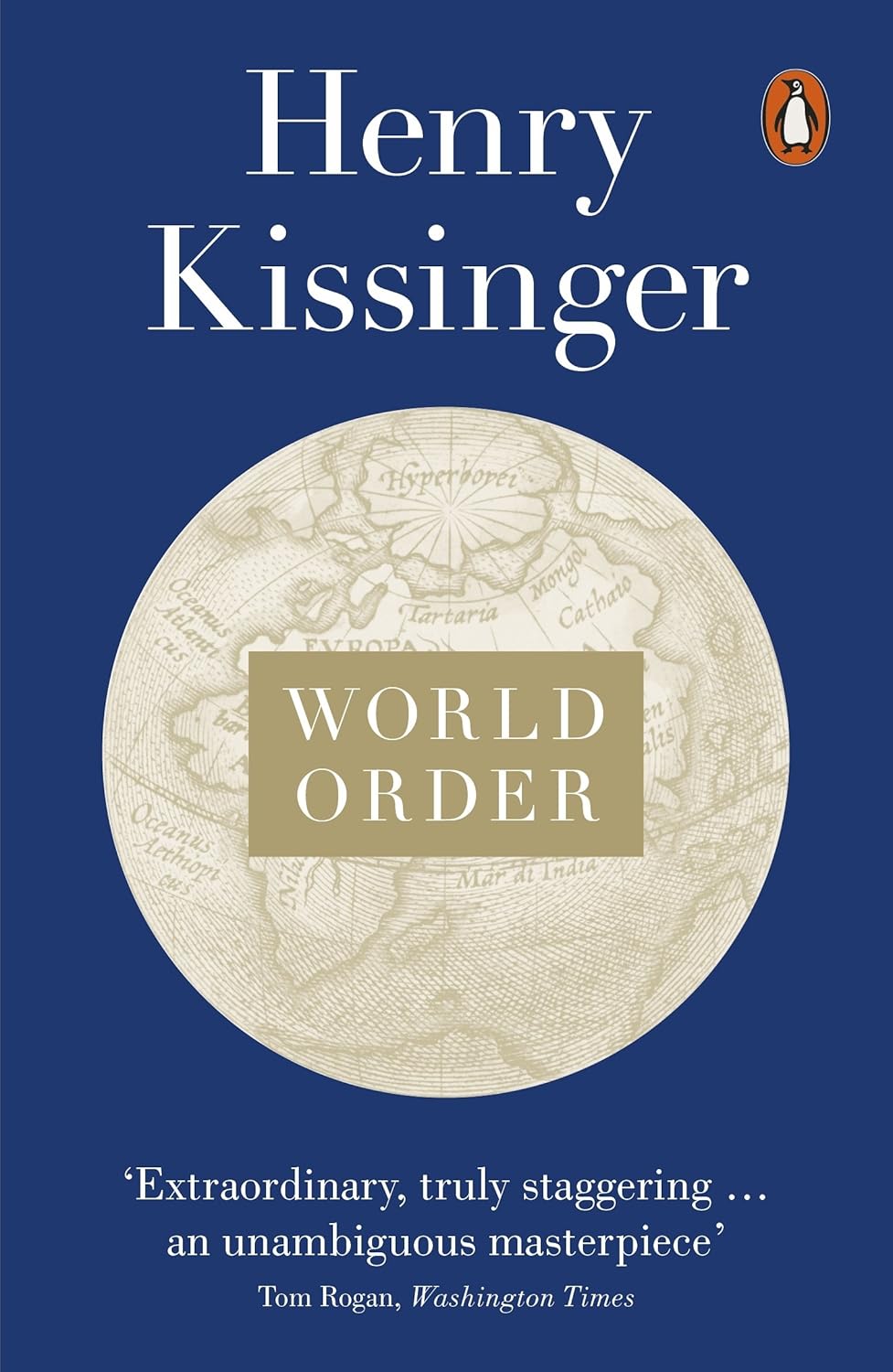 Book cover of 'World Order' by Henry Kissinger with a blue background and circular emblem in bd.